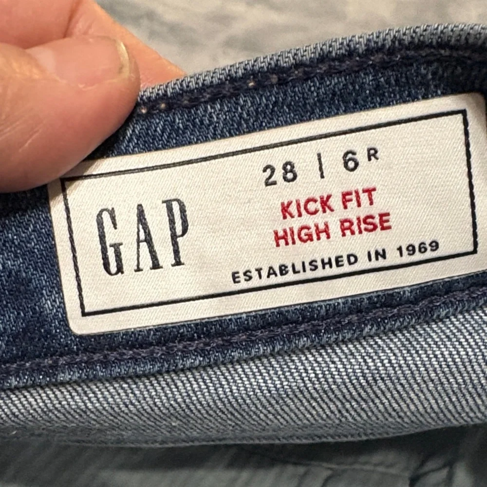 GAP Women's KICK FIT HIGH RISE CROPPED Jeans. - Picture 6 of 8
